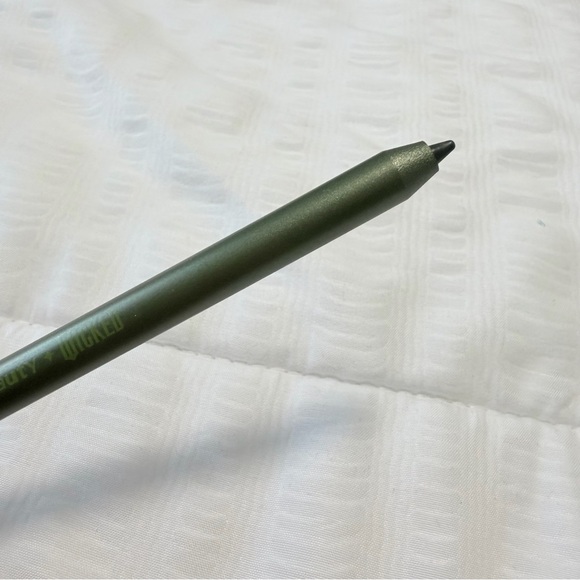 R.E.M. Beauty Elphaba Eyeshadow + Eyeliner - Picture 2 of 8